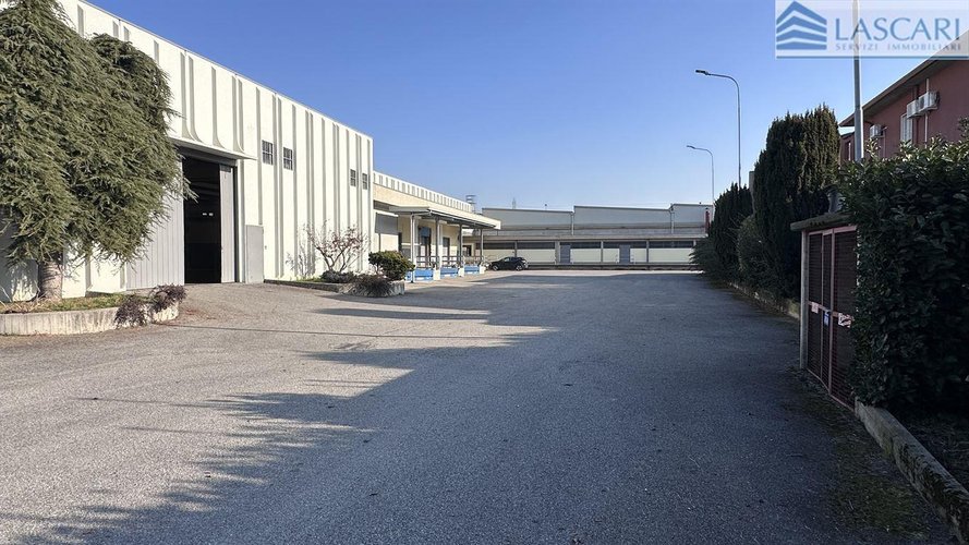 Capannone - Rif. 2654 Presezzo