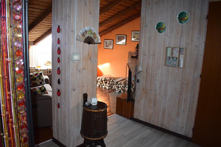 Serina, zona centro, incredibile favoloso appartamento mansardato con camino Serina