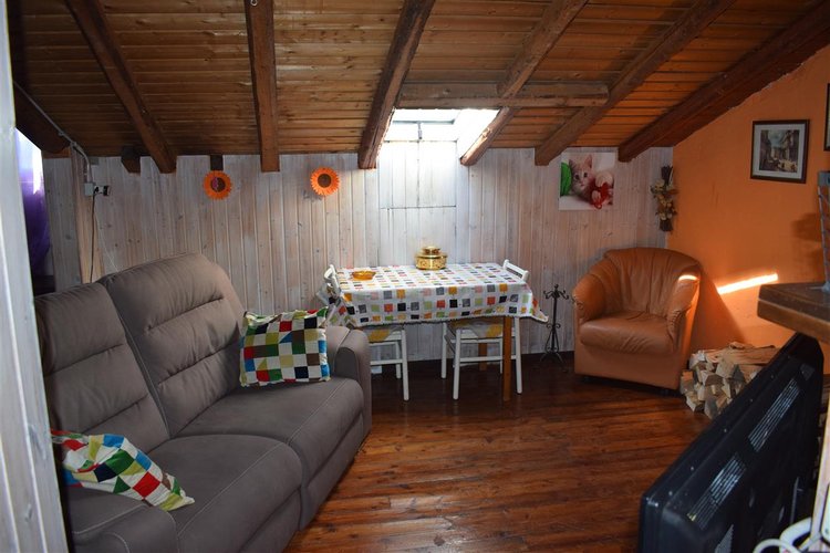 Serina, zona centro, incredibile favoloso appartamento mansardato con camino Serina