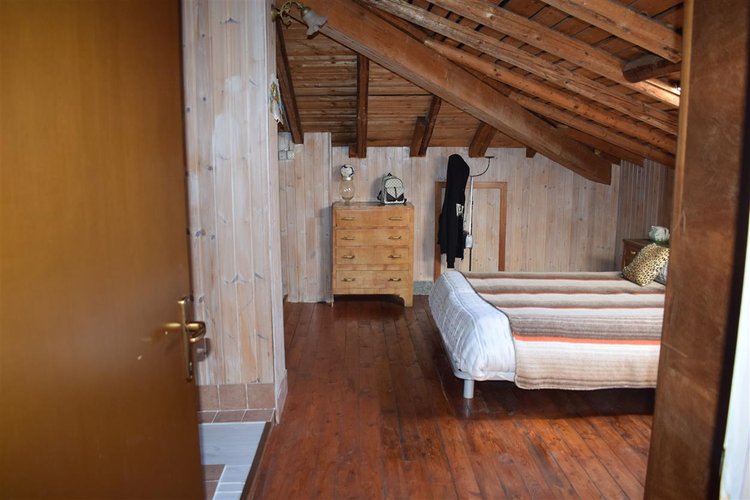 Serina, zona centro, incredibile favoloso appartamento mansardato con camino Serina