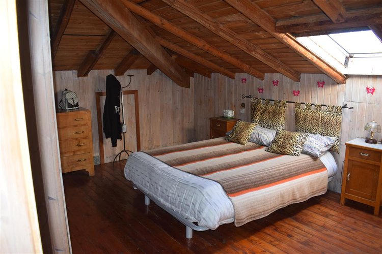 Serina, zona centro, incredibile favoloso appartamento mansardato con camino Serina