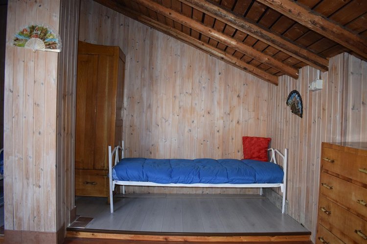 Serina, zona centro, incredibile favoloso appartamento mansardato con camino Serina