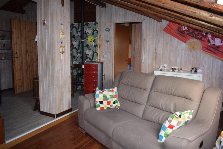 Serina, zona centro, incredibile favoloso appartamento mansardato con camino Serina