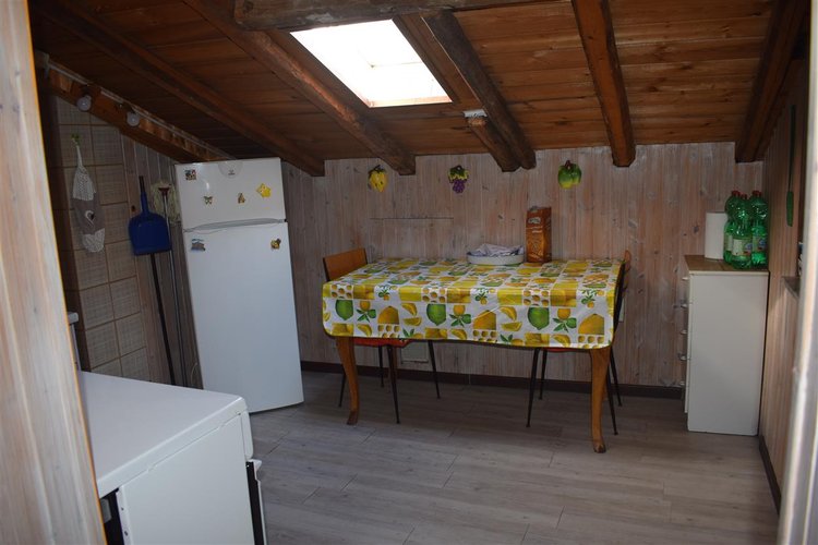 Serina, zona centro, incredibile favoloso appartamento mansardato con camino Serina