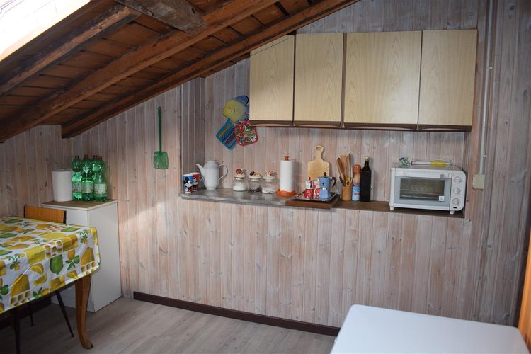 Serina, zona centro, incredibile favoloso appartamento mansardato con camino Serina