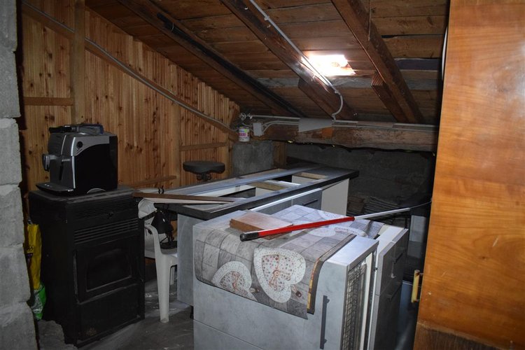 Serina, zona centro, incredibile favoloso appartamento mansardato con camino Serina