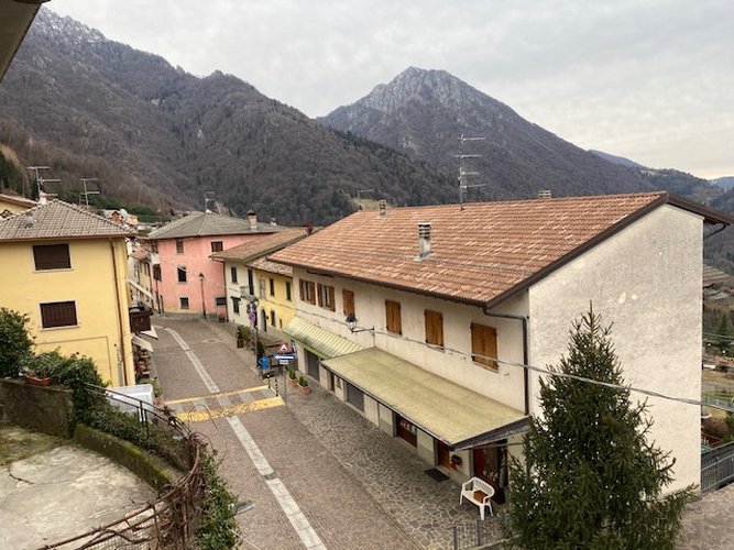 Cornalba, occasione porzione di casa storica con giardino privato e posto auto Cornalba