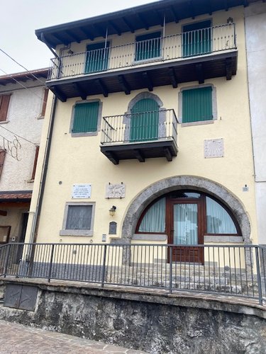 Cornalba, occasione porzione di casa storica con giardino privato e posto auto