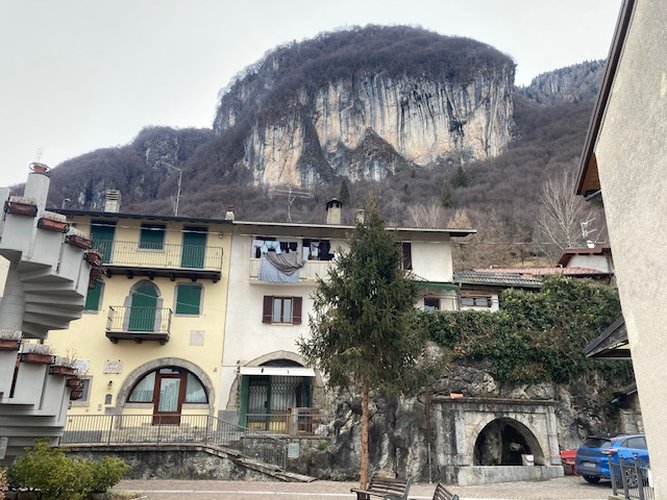 Cornalba, occasione porzione di casa storica con giardino privato e posto auto Cornalba