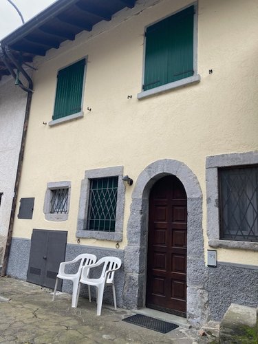 Cornalba, occasione porzione di casa storica con giardino privato e posto auto Cornalba