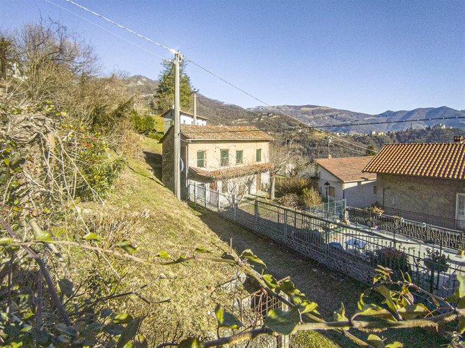 Sant’Omobono Terme in stupendo borghetto rustico in pietra con giardino Sant'Omobono Terme