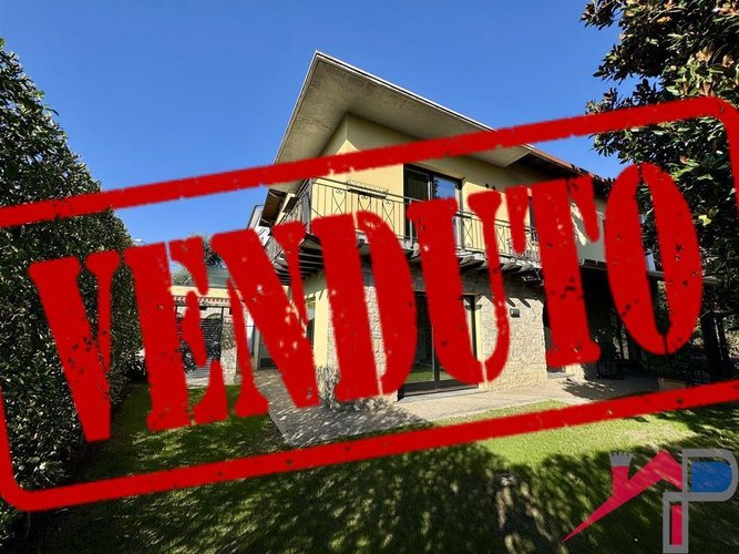 Villa singola ristrutturata con giardino privato Cisano Bergamasco