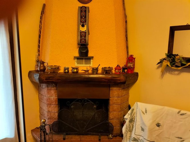 Oltre il Colle, vista panoramica, luminosissimo trilocale con camino e box auto Oltre il Colle