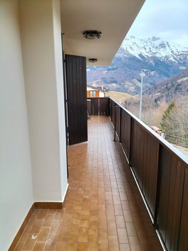 Oltre il Colle, vista panoramica, luminosissimo trilocale con camino e box auto Oltre il Colle