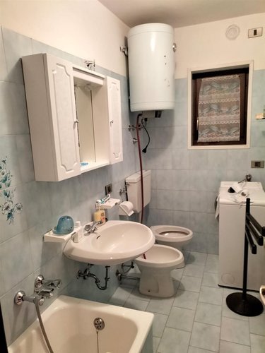 Oltre il Colle, vista panoramica, luminosissimo trilocale con camino e box auto Oltre il Colle