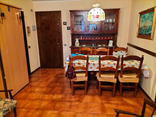 Oltre il Colle, vista panoramica, luminosissimo trilocale con camino e box auto Oltre il Colle