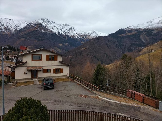 Oltre il Colle, vista panoramica, luminosissimo trilocale con camino e box auto