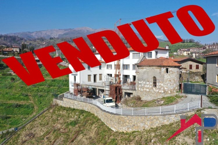 Ampio appartamento ultimo piano Pontida