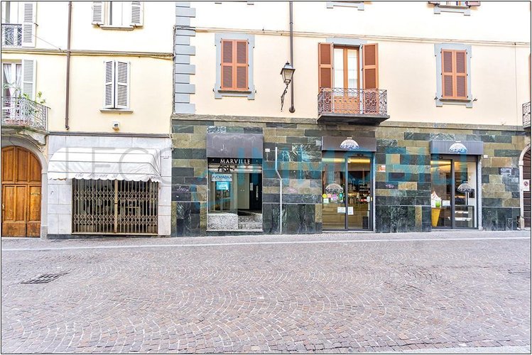 NEGOZIO CAVOUR Lecco