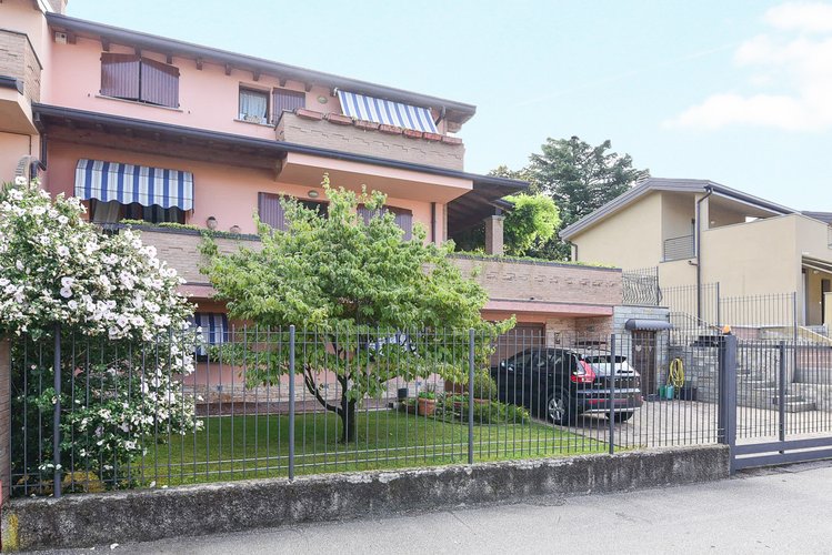 (24.24) Villa - Orsenigo (CO), Via Clara Schumann Orsenigo