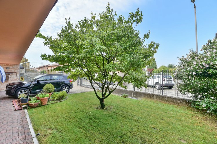 (24.24) Villa - Orsenigo (CO), Via Clara Schumann Orsenigo