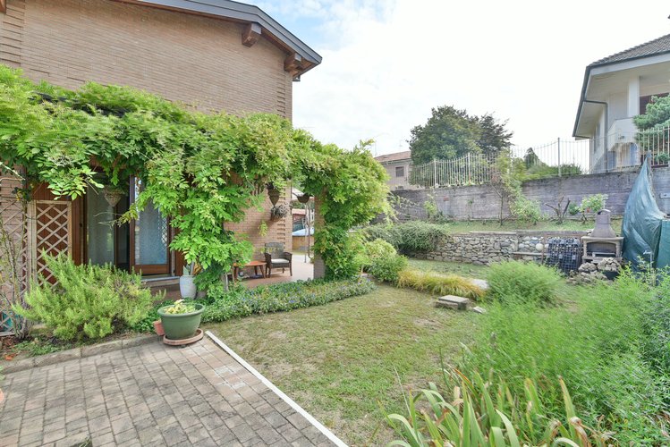 (24.24) Villa - Orsenigo (CO), Via Clara Schumann Orsenigo