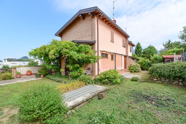 (24.24) Villa - Orsenigo (CO), Via Clara Schumann Orsenigo