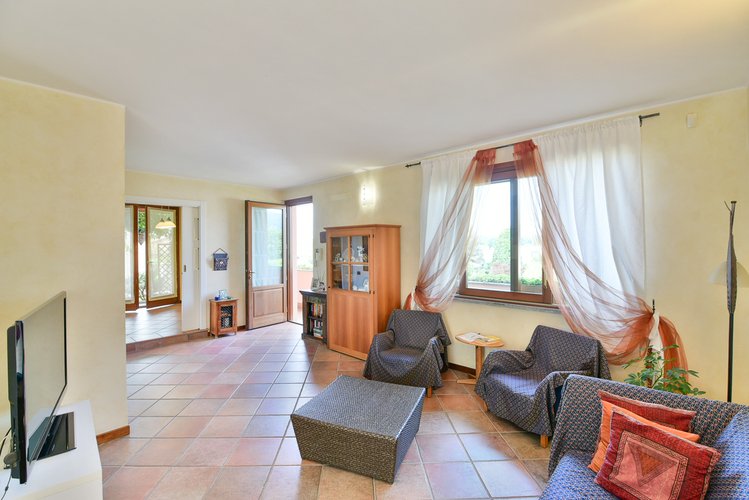 (24.24) Villa - Orsenigo (CO), Via Clara Schumann Orsenigo