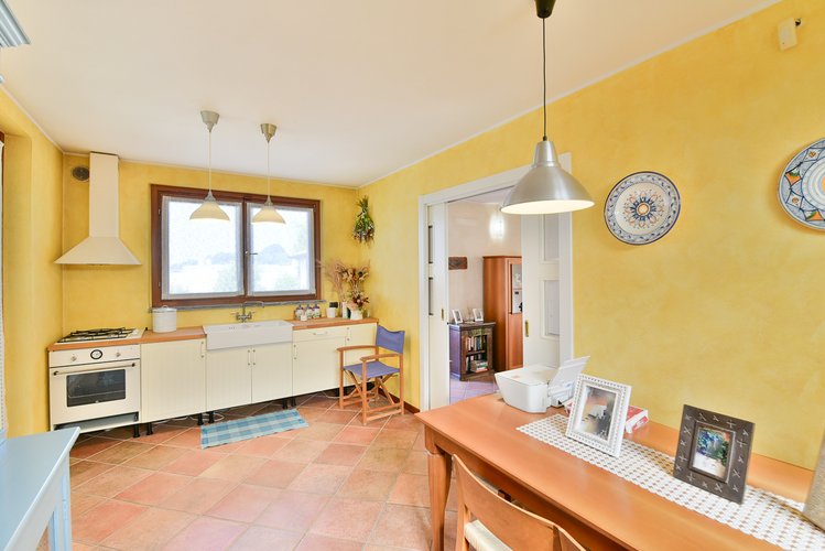 (24.24) Villa - Orsenigo (CO), Via Clara Schumann Orsenigo