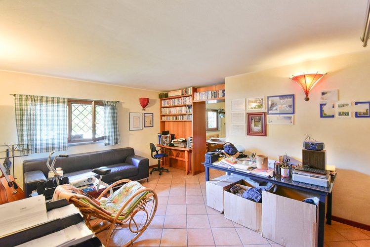 (24.24) Villa - Orsenigo (CO), Via Clara Schumann Orsenigo