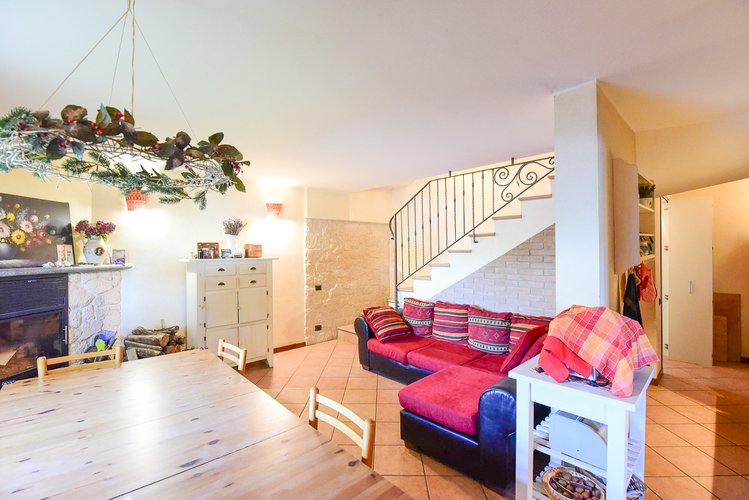 (24.24) Villa - Orsenigo (CO), Via Clara Schumann Orsenigo