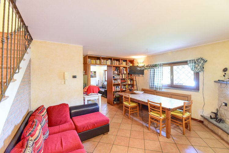 (24.24) Villa - Orsenigo (CO), Via Clara Schumann Orsenigo