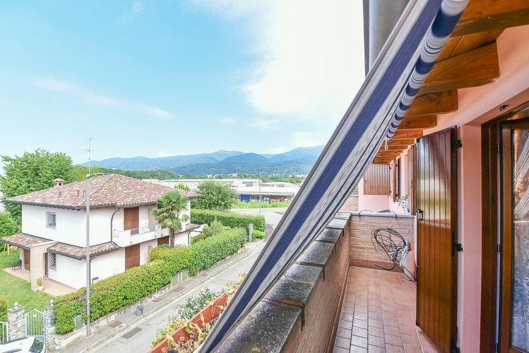 (24.24) Villa - Orsenigo (CO), Via Clara Schumann Orsenigo