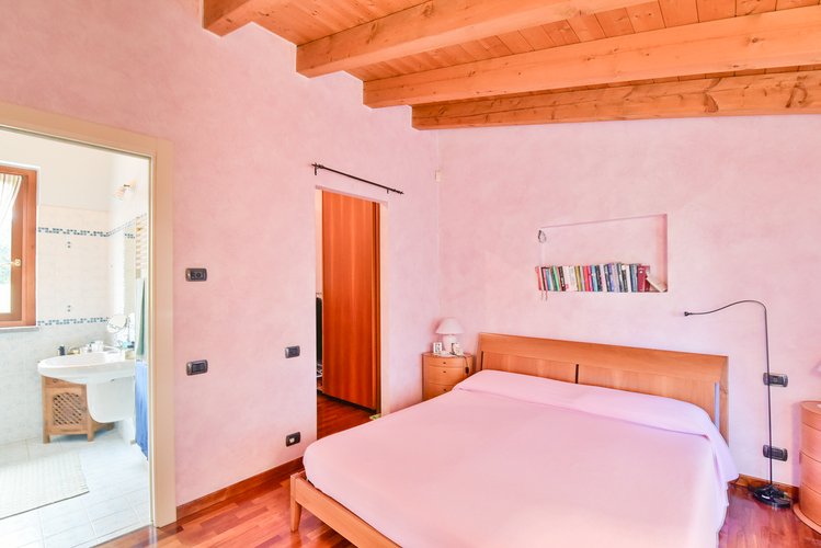 (24.24) Villa - Orsenigo (CO), Via Clara Schumann Orsenigo