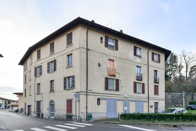 (34.24) Bilocale - Erba, Via U. Foscolo Erba