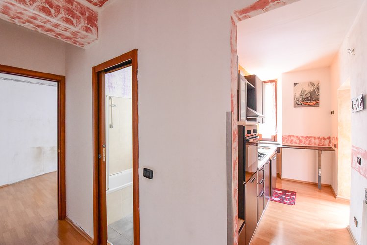 (34.24) Bilocale - Erba, Via U. Foscolo Erba