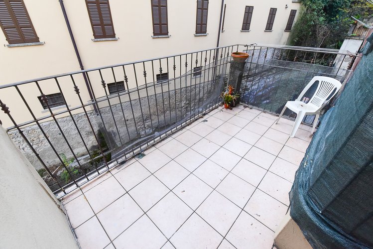 (34.24) Bilocale - Erba, Via U. Foscolo Erba