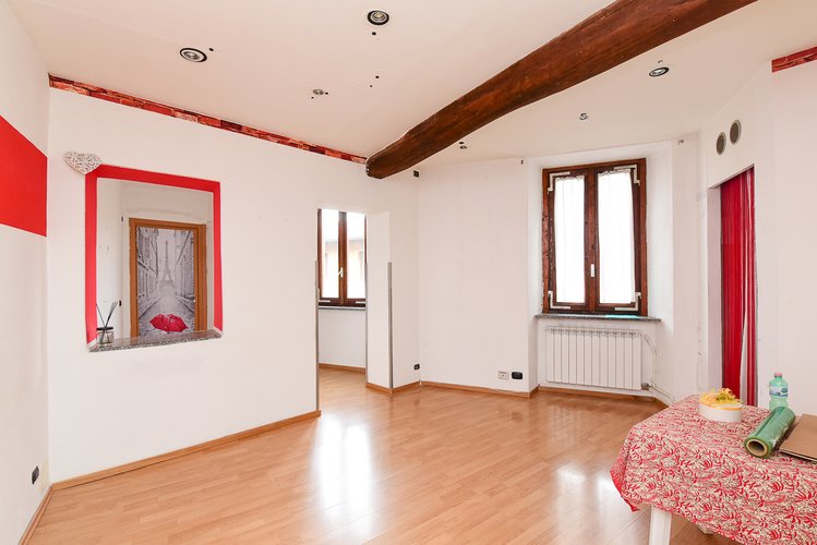 (34.24) Bilocale - Erba, Via U. Foscolo