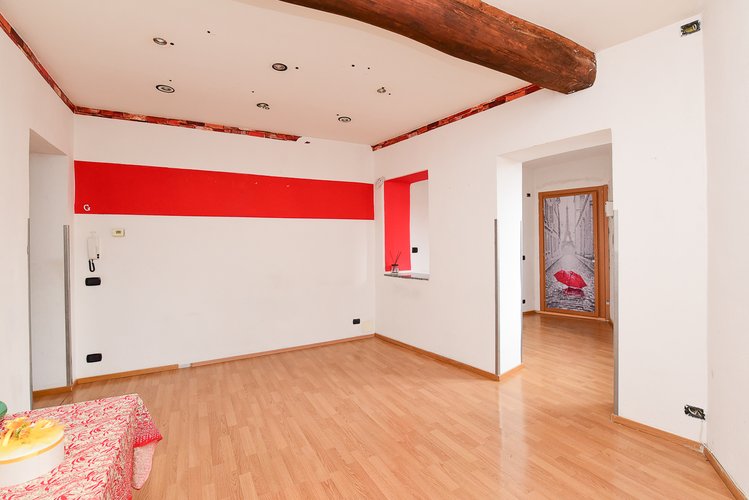 (34.24) Bilocale - Erba, Via U. Foscolo Erba