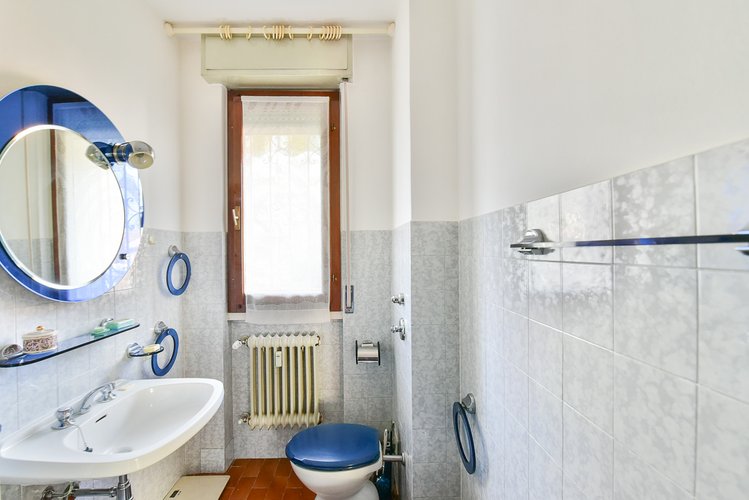 (35/24) Quadrilocale - Erba, Via U. Foscolo Erba