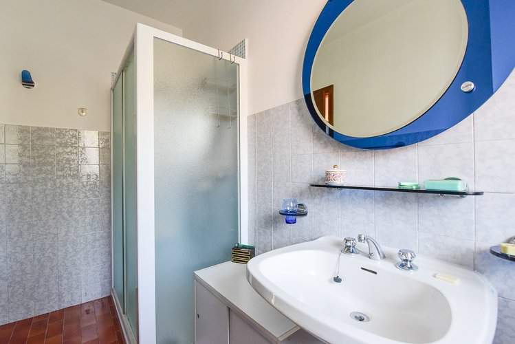 (35/24) Quadrilocale - Erba, Via U. Foscolo Erba