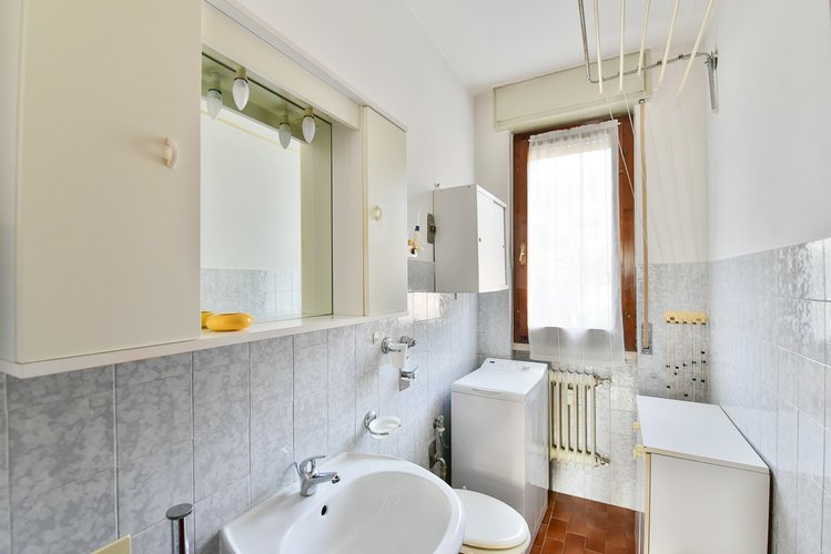 (35/24) Quadrilocale - Erba, Via U. Foscolo Erba