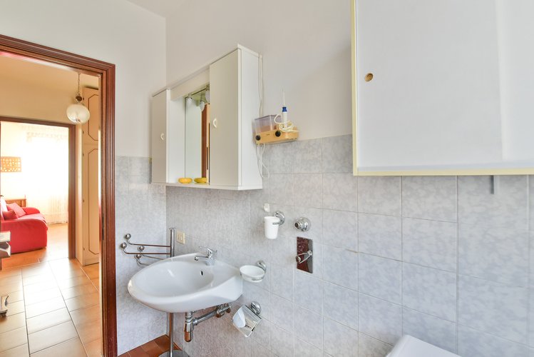 (35/24) Quadrilocale - Erba, Via U. Foscolo Erba