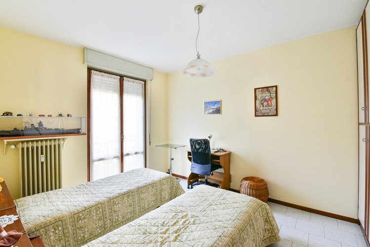 (35/24) Quadrilocale - Erba, Via U. Foscolo Erba