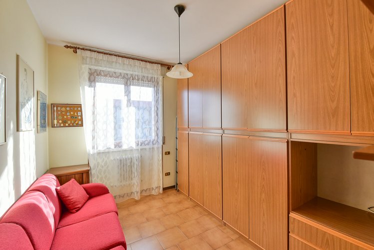 (35/24) Quadrilocale - Erba, Via U. Foscolo Erba