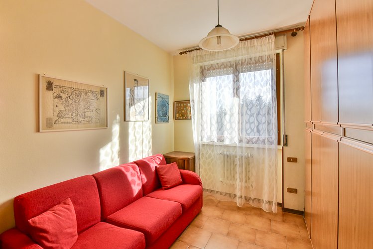 (35/24) Quadrilocale - Erba, Via U. Foscolo Erba