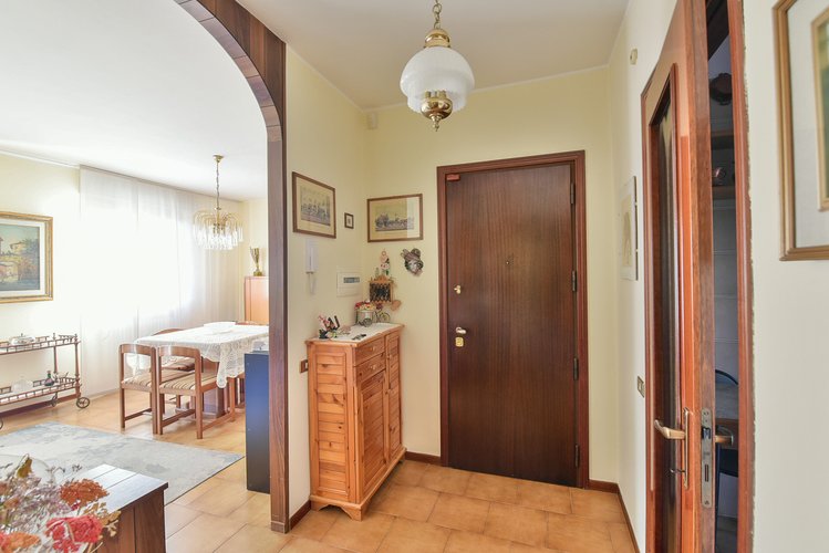 (35/24) Quadrilocale - Erba, Via U. Foscolo Erba