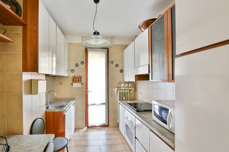 (35/24) Quadrilocale - Erba, Via U. Foscolo Erba