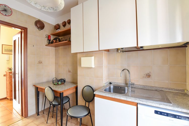 (35/24) Quadrilocale - Erba, Via U. Foscolo Erba