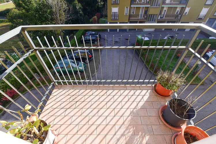 (35/24) Quadrilocale - Erba, Via U. Foscolo Erba